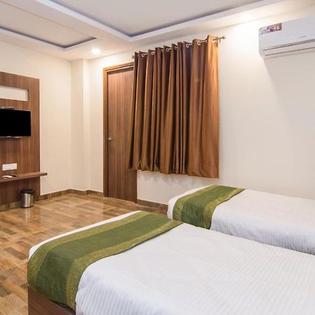 Treebo Trend Bipin International Hotell Lucknow Exteriör bild