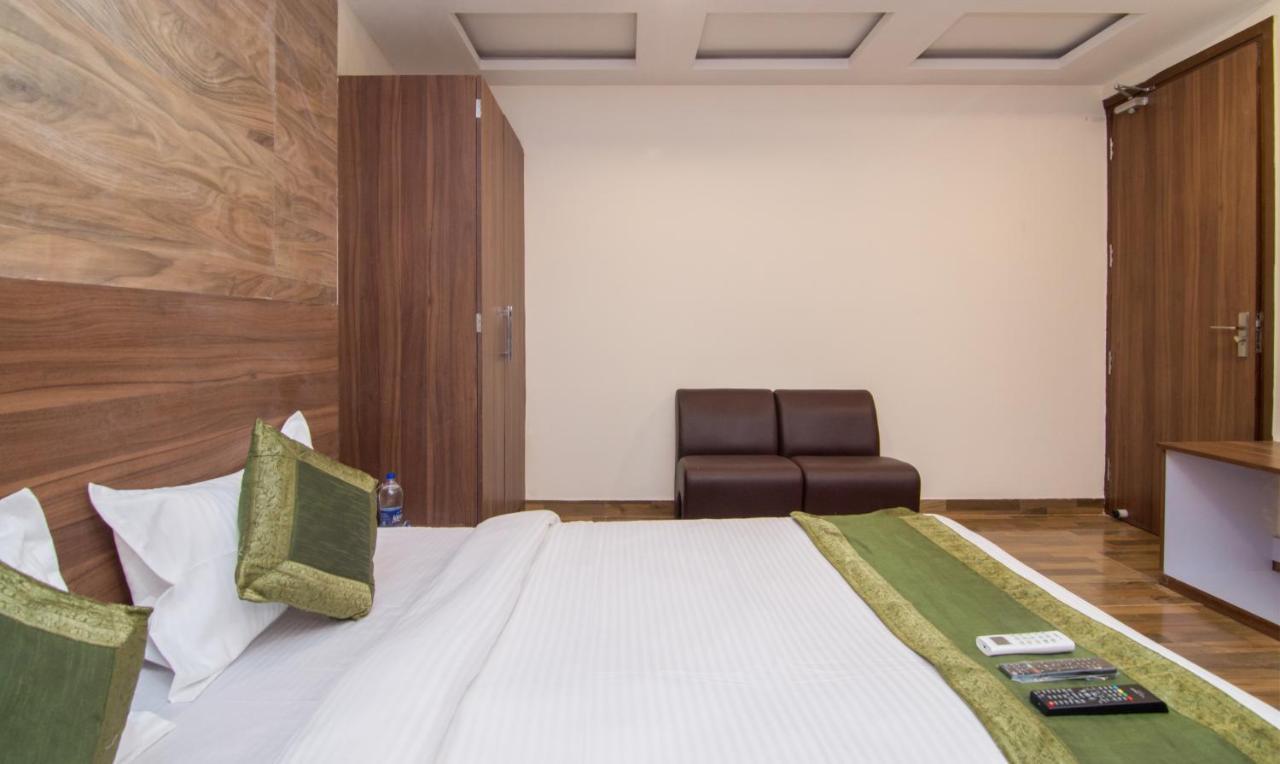 Treebo Trend Bipin International Hotell Lucknow Exteriör bild