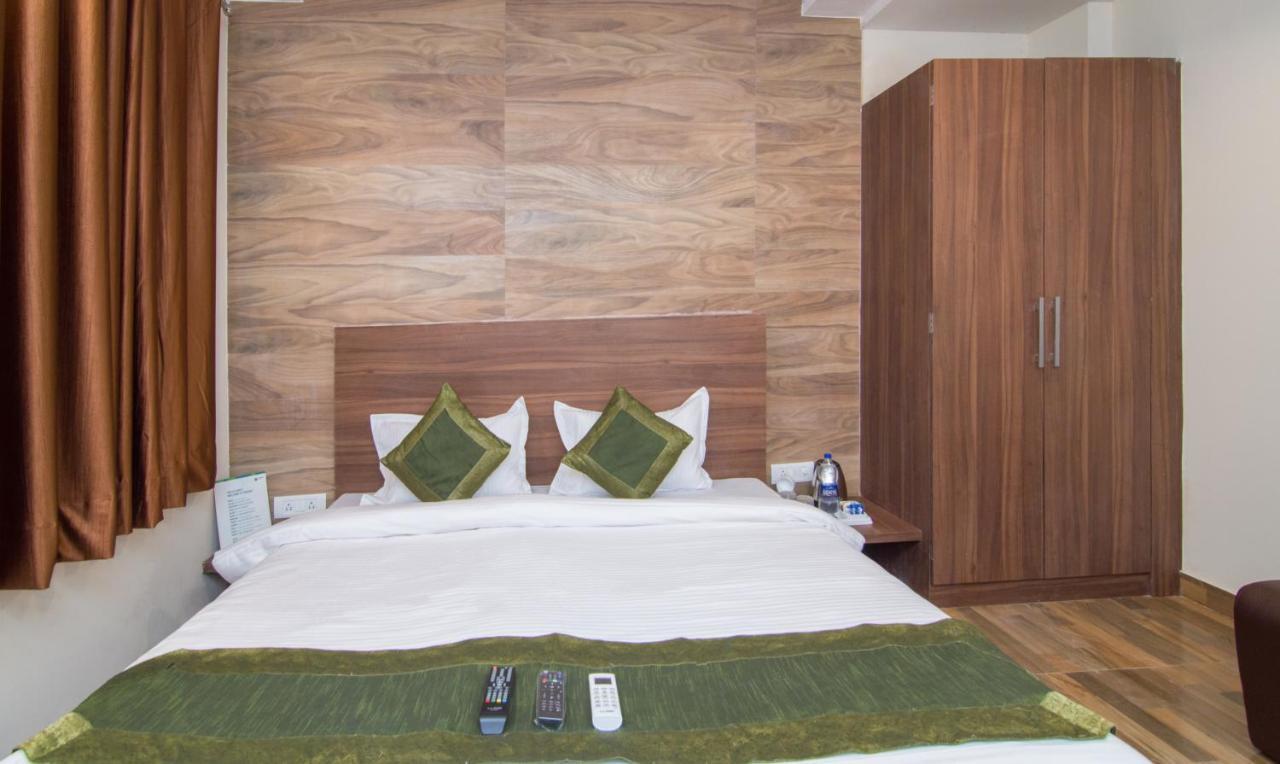 Treebo Trend Bipin International Hotell Lucknow Exteriör bild