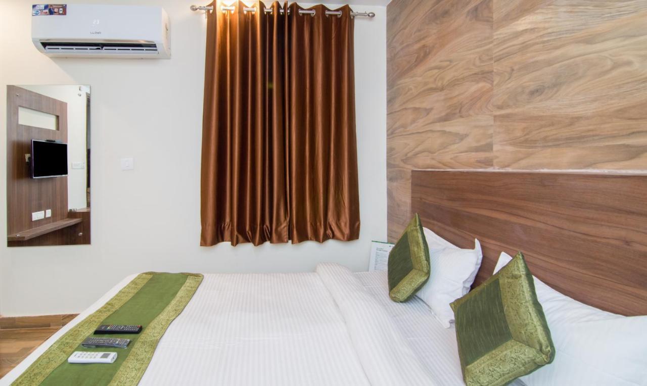 Treebo Trend Bipin International Hotell Lucknow Exteriör bild