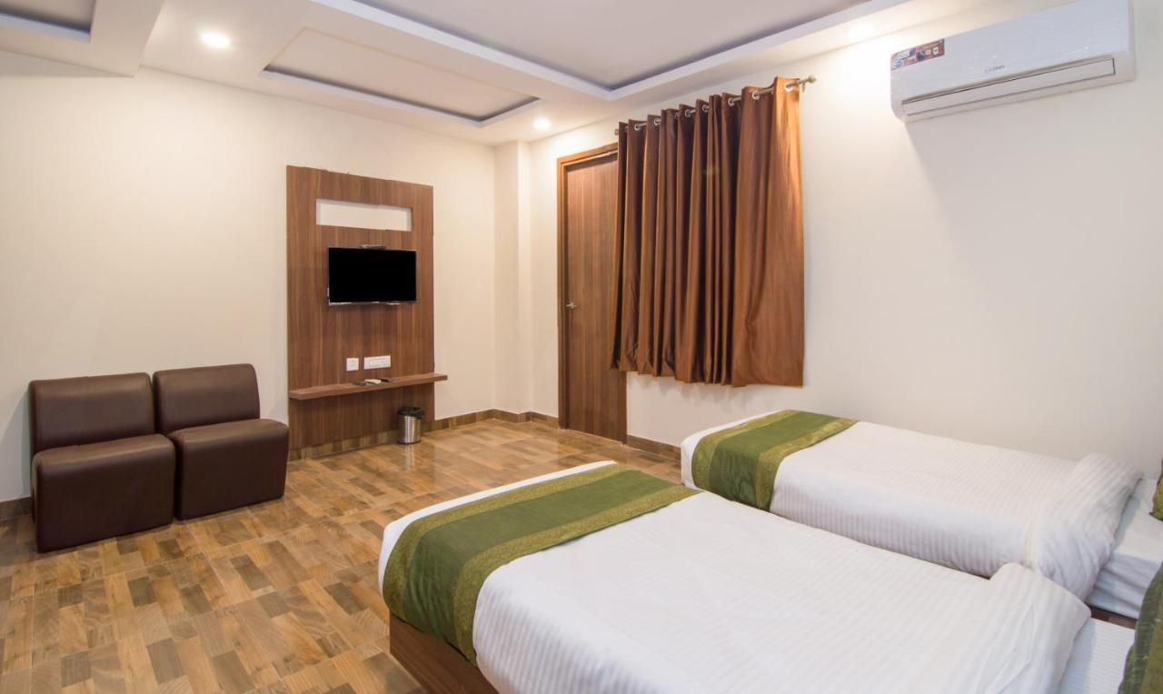 Treebo Trend Bipin International Hotell Lucknow Exteriör bild