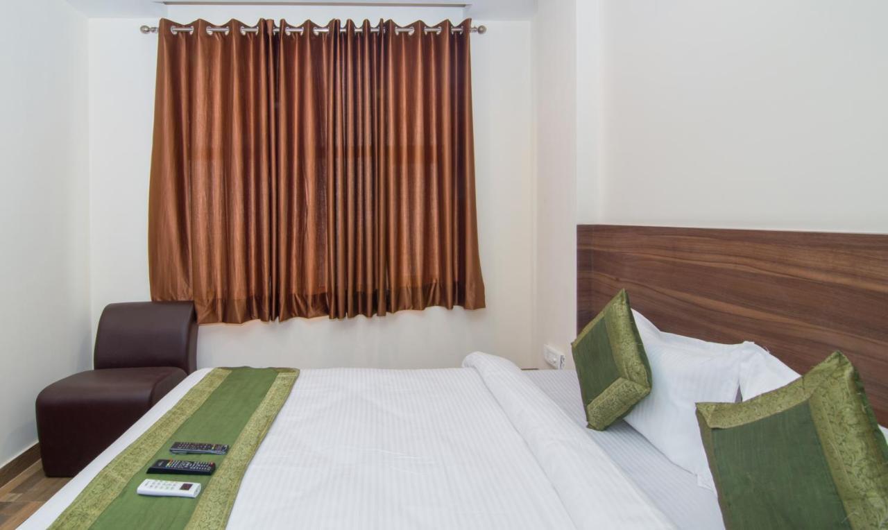 Treebo Trend Bipin International Hotell Lucknow Exteriör bild
