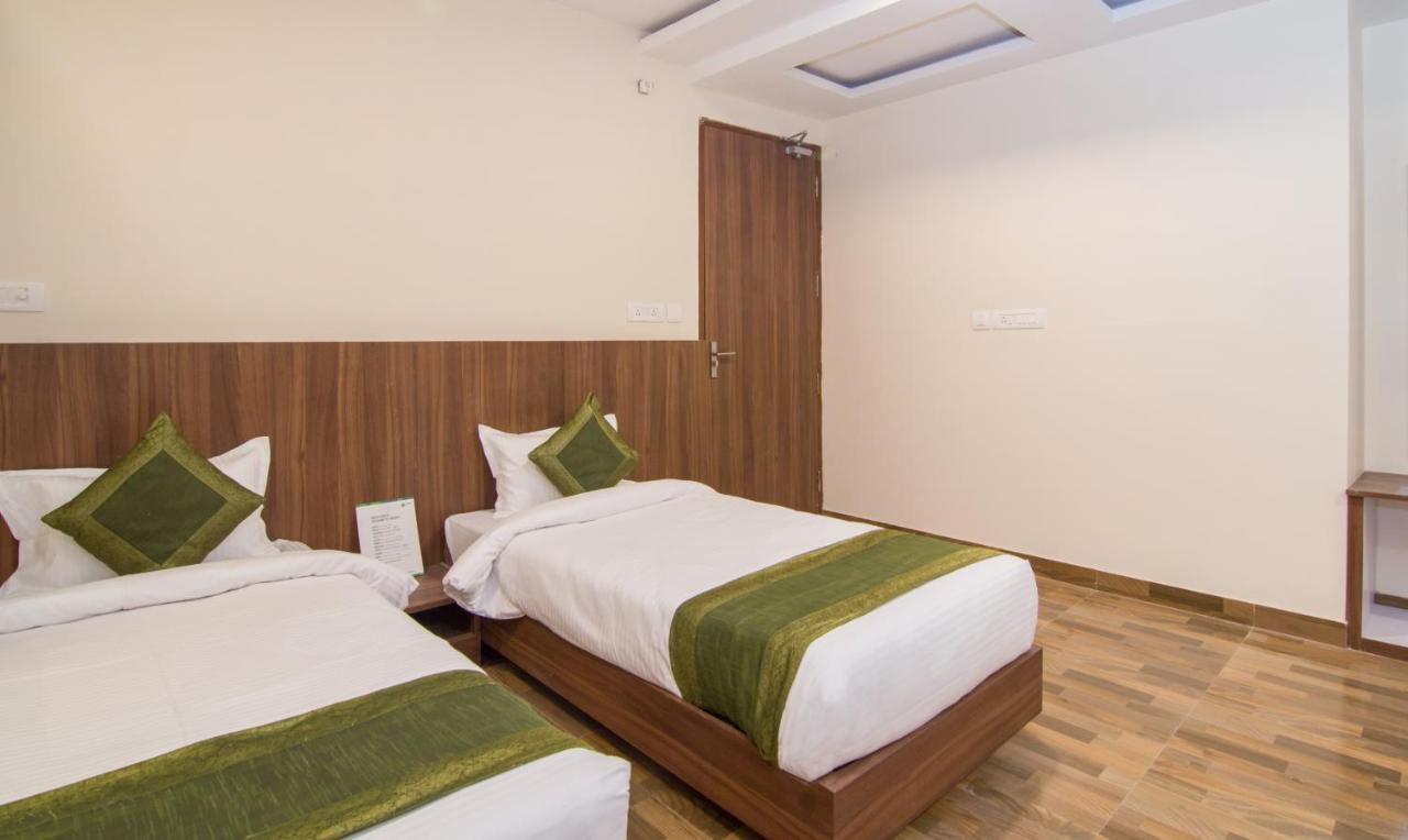 Treebo Trend Bipin International Hotell Lucknow Exteriör bild