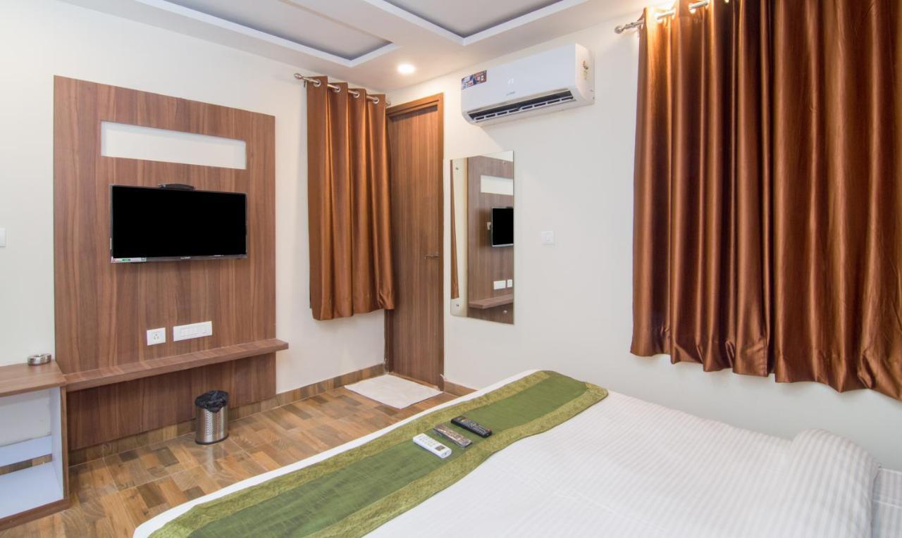 Treebo Trend Bipin International Hotell Lucknow Exteriör bild