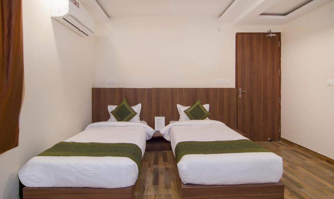Treebo Trend Bipin International Hotell Lucknow Exteriör bild