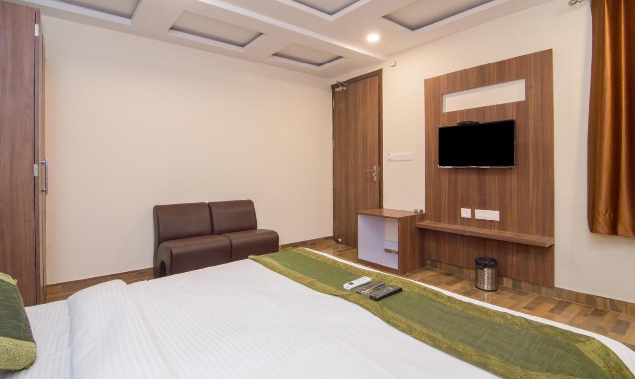 Treebo Trend Bipin International Hotell Lucknow Exteriör bild