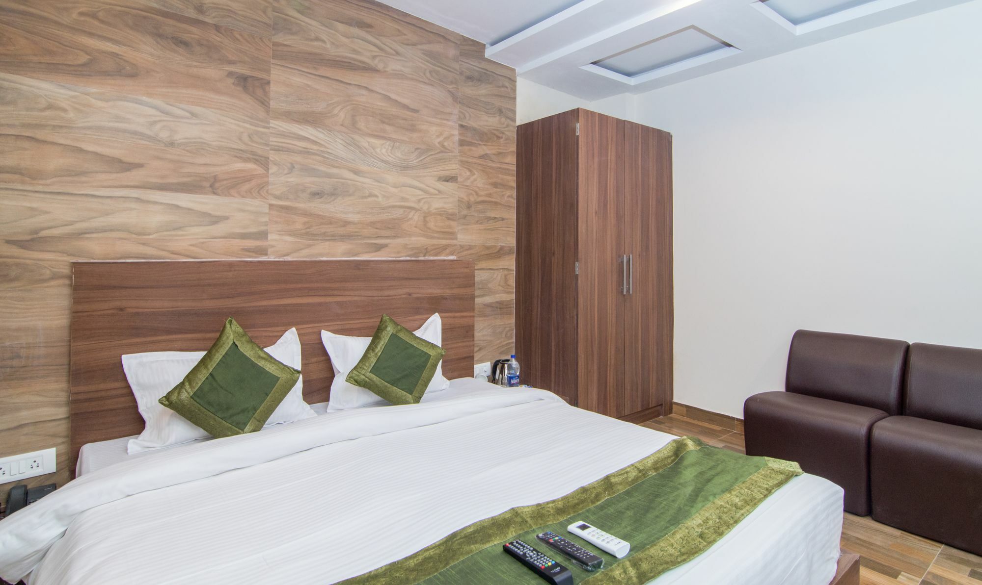 Treebo Trend Bipin International Hotell Lucknow Exteriör bild